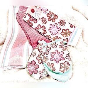 Martha Stewart Mitts and Kitchen Towels